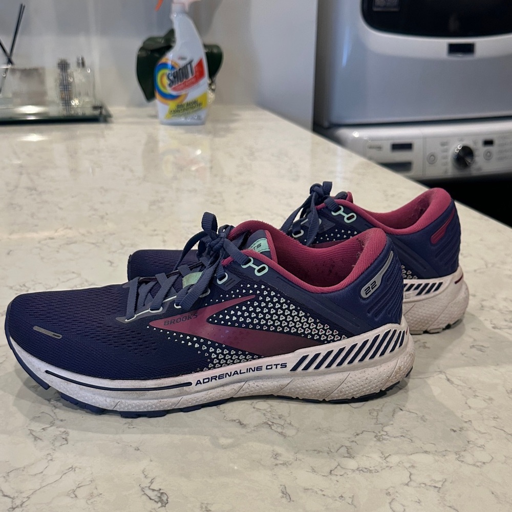 Brooks Women's Adrenaline GTS Shoes - Purple and Pink